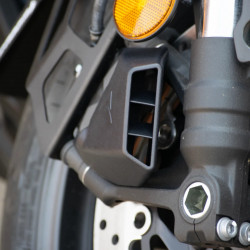 31194M : Pyramid Brake Scoops CB1000 Honda Hornet