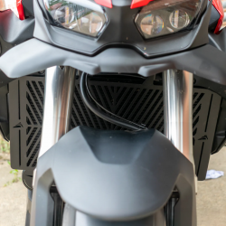 521203M : Grille de radiateur Pyramid CB1000 Honda Hornet