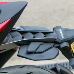 31940M : Pyramid Rear Fender CB1000 Honda Hornet