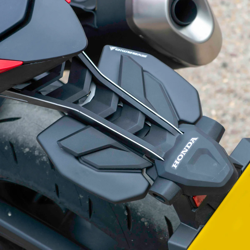 31940M : Pyramid Hinterradabdeckung CB1000 Honda Hornet 31940M : Pyramid Hinterradabdeckung CB1000 Honda Hornet