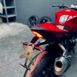  : Supporto targa Motoism Honda Hornet