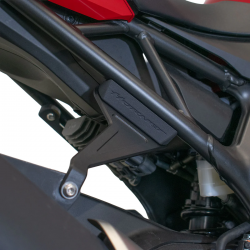 31100M : Beifahrer-Fußrastenabdeckungen Pyramid Honda Hornet