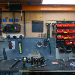 MET0006 : Placa decorativa Pyramid para CB1000 Honda Hornet