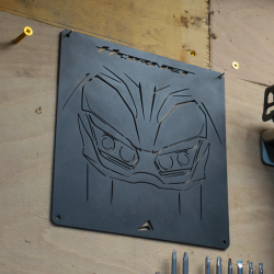 MET0006 : Placa decorativa Pyramid para CB1000 Honda Hornet